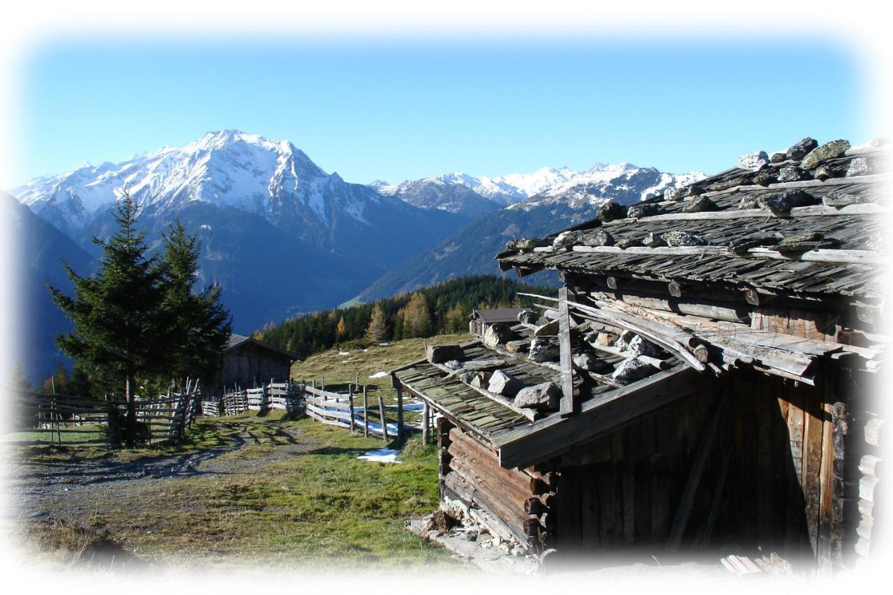 Ferienwohnungen Kröll - Appartements Viktoria und Landhaus Maria Mayrhofen Exterior foto